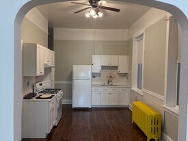 1732 N Wood St, Unit 1st Floor in Chicago, IL - Building Photo