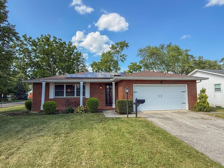 3084 Sawyer Dr in Grove City, OH - Building Photo