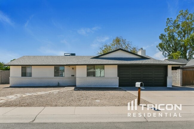 property at 1507 W El Monte Pl