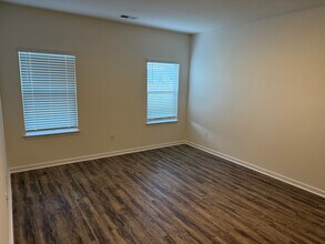 180 Tanasqui Dr in Johnson City, TN - Foto de edificio - Building Photo