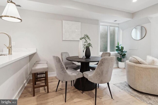 5305 Connecticut Ave NW in Washington, DC - Building Photo - Building Photo