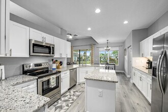 382 Eldron Blvd NE in Palm Bay, FL - Building Photo - Building Photo