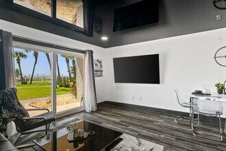 8743 Thomas Dr in Panama City Beach, FL - Building Photo - Building Photo