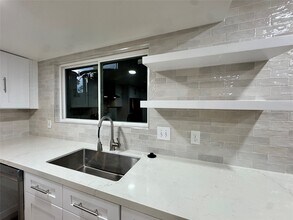 10002 Knoboak Dr in Houston, TX - Building Photo - Building Photo