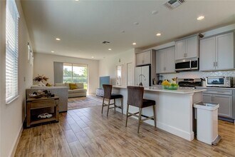 5535 Del Coronado Dr in Apollo Beach, FL - Building Photo - Building Photo