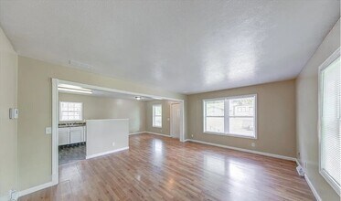 1846 Holloway Ave in Indianapolis, IN - Foto de edificio - Building Photo