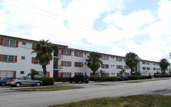 Golf Garden Apartments in Hollywood, FL - Foto de edificio