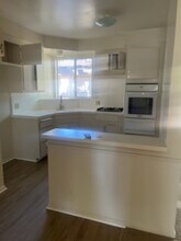 14329 Chandler Blvd, Unit 22 in Los Angeles, CA - Building Photo - Building Photo