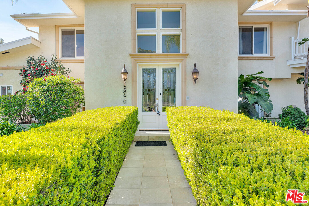 5890 Fairhaven Ave in Los Angeles, CA - Building Photo