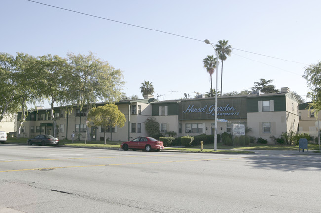 Hensel Garden Apartments in Montebello, CA - Foto de edificio - Building Photo