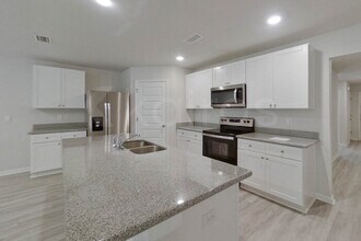 393 Monarch Ln in Pensacola, FL - Foto de edificio - Building Photo