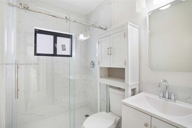 502 NW 7th Ct, Unit B in Hallandale Beach, FL - Building Photo - Building Photo