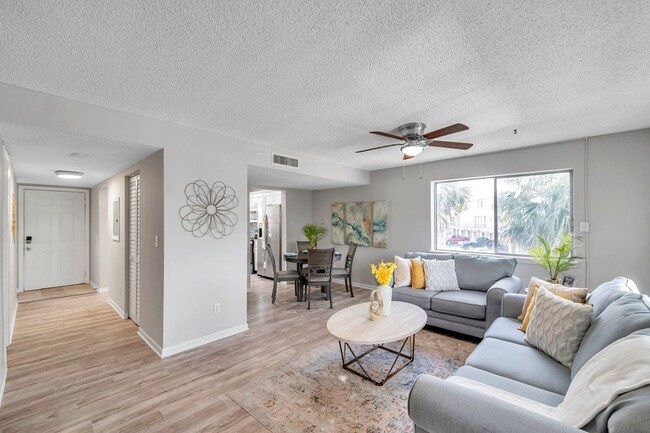 6311 Newtown Cir in Tampa, FL - Building Photo - Building Photo