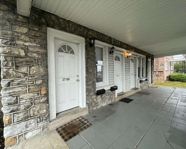 2710 Woodlawn St in Harrisburg, PA - Building Photo - Building Photo