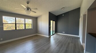 530 S Park Rd in Hollywood, FL - Building Photo