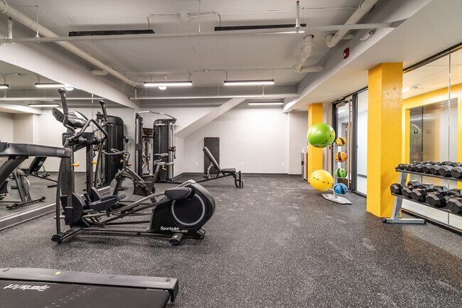2 Sewall St, Unit 404 in Boston, MA - Building Photo - Building Photo