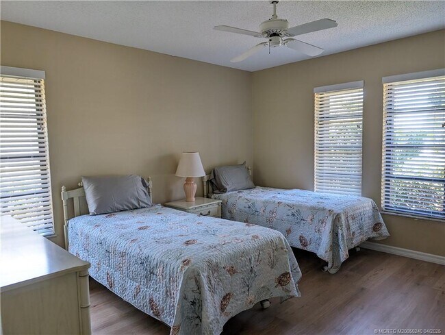 5306 SE Orange St in Stuart, FL - Building Photo - Building Photo