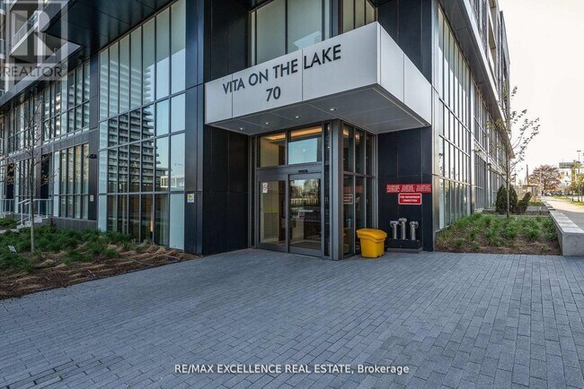 70 Annie Craig Dr in Toronto, ON - Building Photo - Building Photo