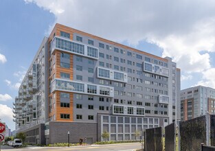 RiverHouse 9 at Port Imperial in Weehawken, NJ - Foto de edificio - Building Photo