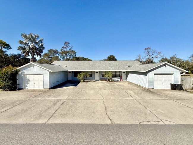 1159 E Rohe St in Tarpon Springs, FL - Building Photo - Building Photo