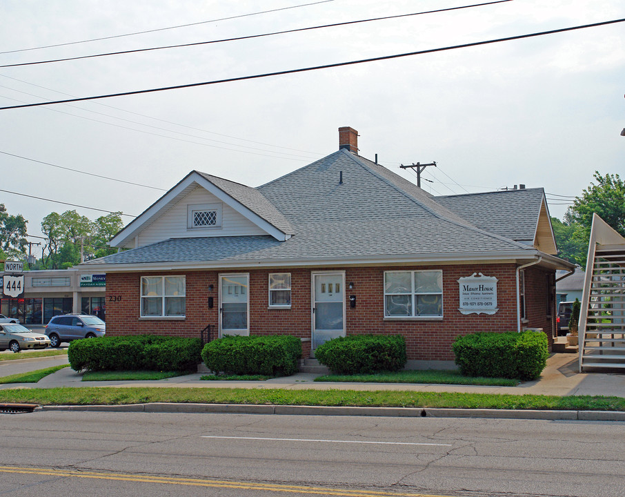 Manor House in Fairborn, OH - Building Photo