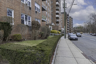 The Parkway Terrace in Yonkers, NY - Building Photo - Building Photo