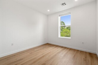 40 Centre St in Brookline, MA - Building Photo - Building Photo