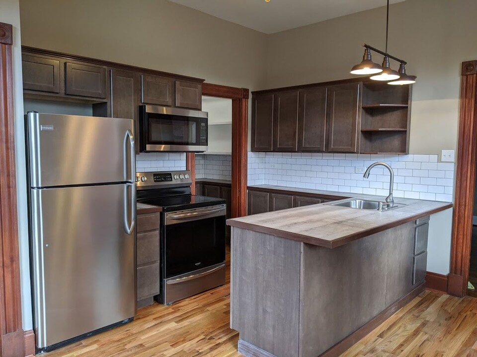 2221 Scott St in Covington, KY - Building Photo