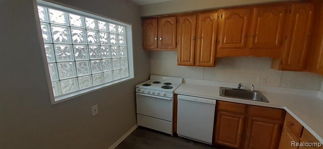 18070 Prosper Ave in Eastpointe, MI - Building Photo - Building Photo