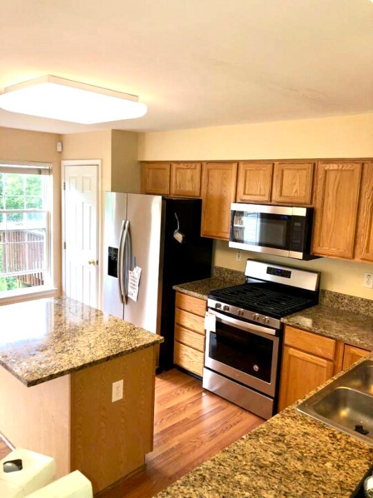 595 Coach Hill Ct in West Chester, PA - Building Photo