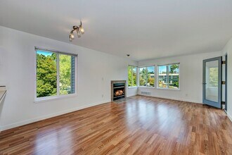 10329 Meridian Ave N in Seattle, WA - Building Photo - Building Photo