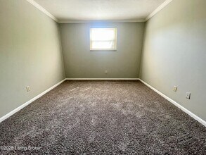 4506 Landside Dr in Louisville, KY - Foto de edificio - Building Photo