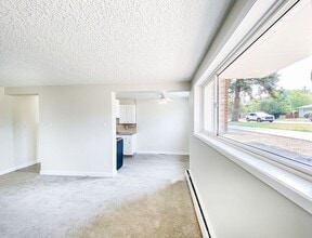 Terra Vista Gardens in Edmonton, AB - Building Photo - Building Photo