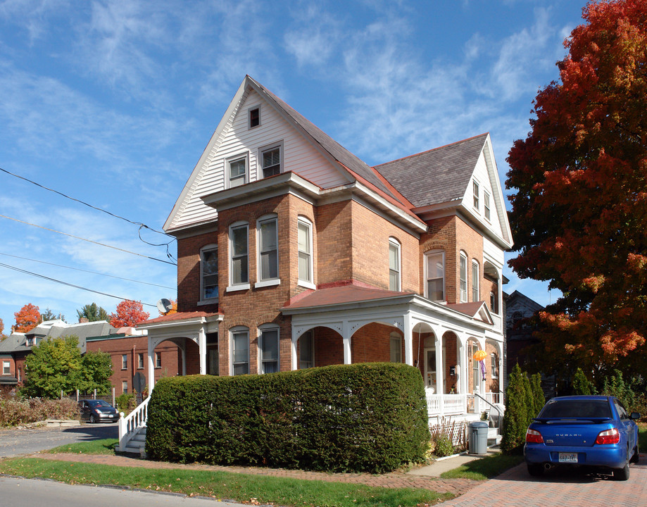 34 Clark St in Saratoga Springs, NY - Building Photo