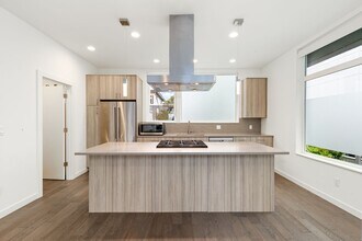 1813 NW 65th St in Seattle, WA - Building Photo - Building Photo