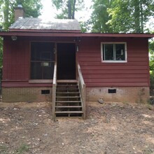 128 Cabin Ln in Chapel Hill, NC - Building Photo - Building Photo