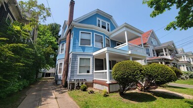 124 Hubinger St, Unit 2 in New Haven, CT - Foto de edificio - Building Photo