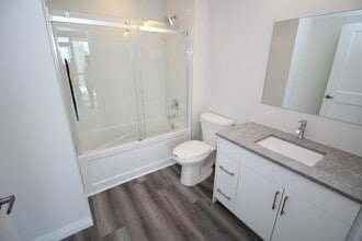 60-1160 Charles St W in Kitchener, ON - Building Photo - Building Photo