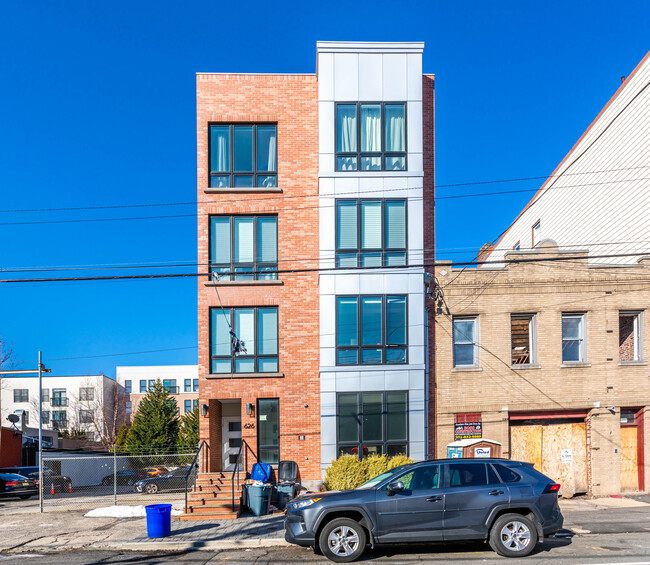 626 Grand St in Hoboken, NJ - Building Photo - Building Photo