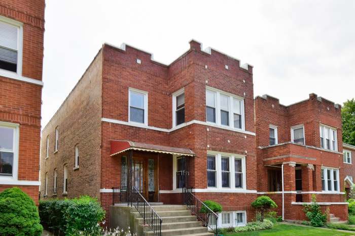 5353 W Newport Ave, Unit 2nd floor in Chicago, IL - Building Photo