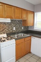 Center Court Apartments in Collierville, TN - Building Photo