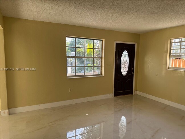 1655 NW 116th St in Miami, FL - Building Photo - Building Photo