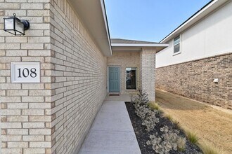 108 Standing Rock Ln in Marble Falls, TX - Building Photo - Building Photo