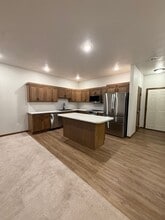 8154 E Tencate Pl in Sioux Falls, SD - Building Photo - Building Photo