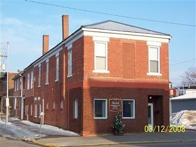 107-111 N 2nd St in Bellevue, IA - Foto de edificio