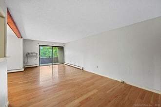 85 Oxbow Dr in Glastonbury, CT - Building Photo - Building Photo