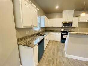 4406 W Harris St in Greenville, TX - Building Photo - Building Photo