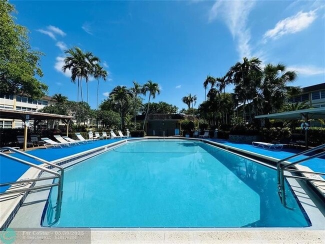 property at 5131 W Oakland Park Blvd