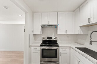 994 Valencia St in Costa Mesa, CA - Building Photo - Building Photo