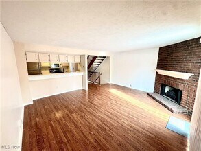 1085 Sunhaven Dr in Medina, OH - Building Photo - Building Photo